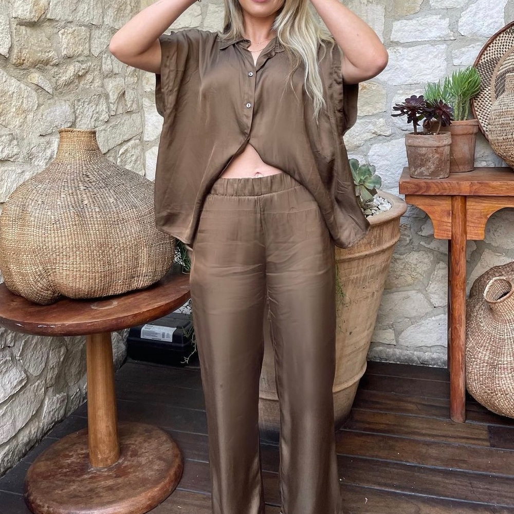 Vandevort brown satin set
